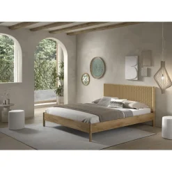 Dobbeltseng 180 x 200 cm – Olive i eg med flettet gavl