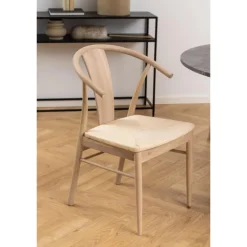 Janik Spisebordsstol med Armlæn – Off White Hvidpigmenteret Olieret Eg