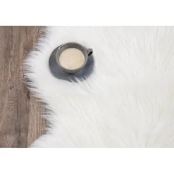 Katy Imiteret Fåreskind - Hvid